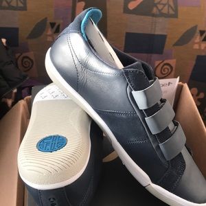 🌺LAST PAIR!👟Plae Larkin blue nights color. NWT